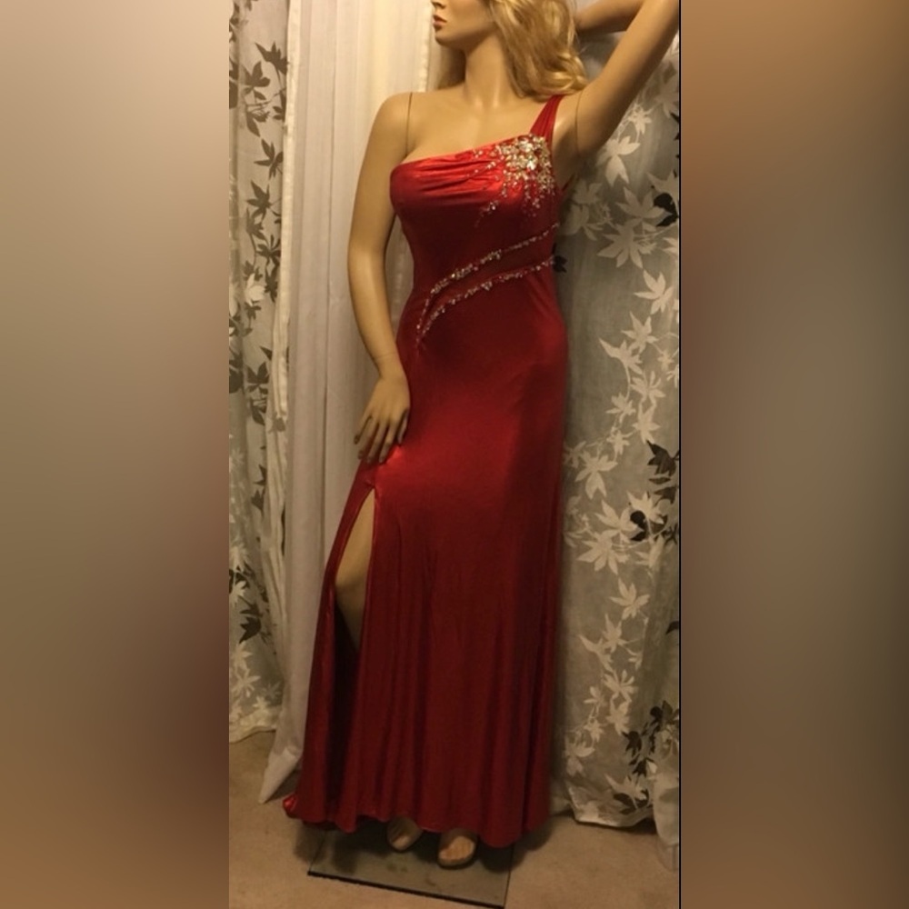 Kiss Kiss Red One Shoulder Formal Gown Beaded Sequin Train Size 10 - Picture 3 of 12